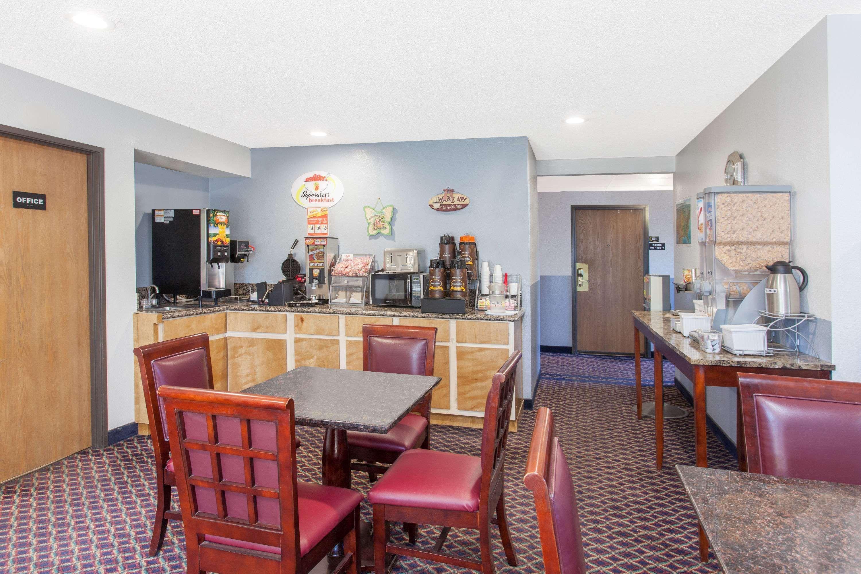 Super 8 By Wyndham Selma/Fresno Area Hotel Екстериор снимка